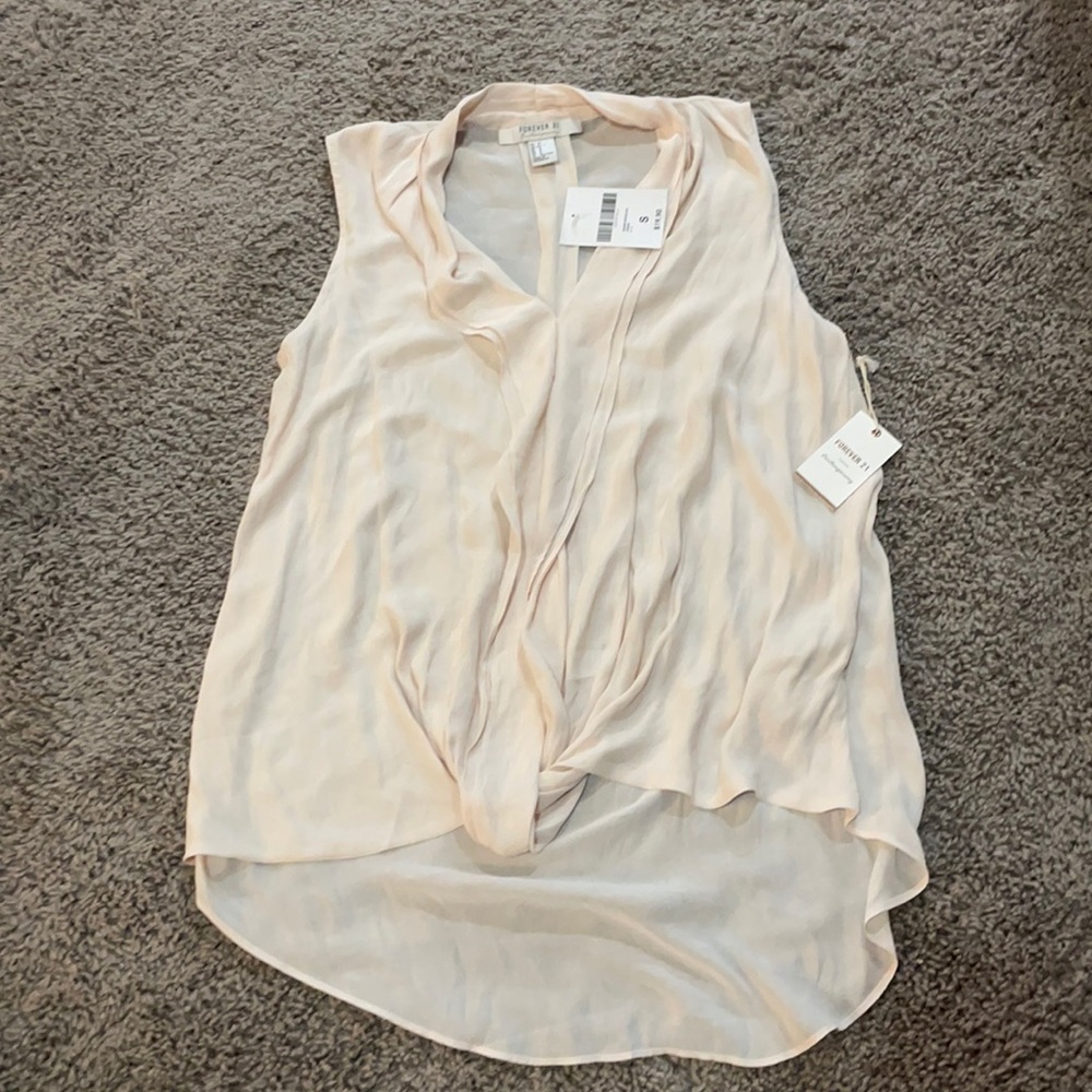 NWT SLEEVELESS BLOUSE